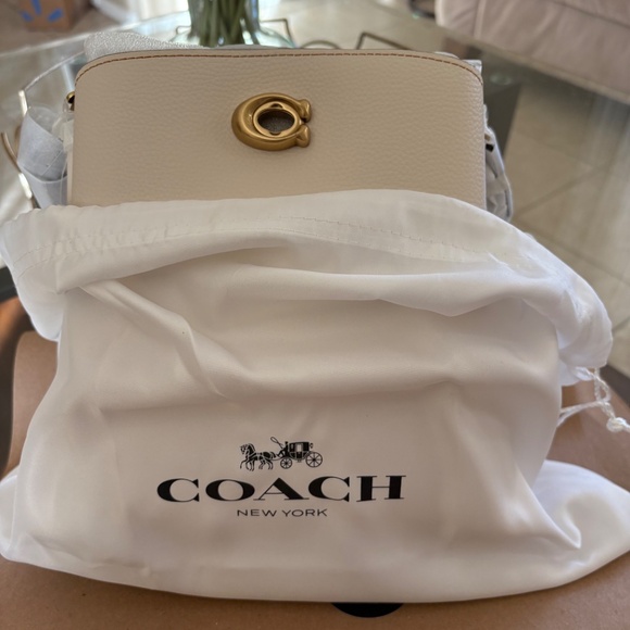 Authentic Coach Willow Tote Bucket - Picture 2 of 6